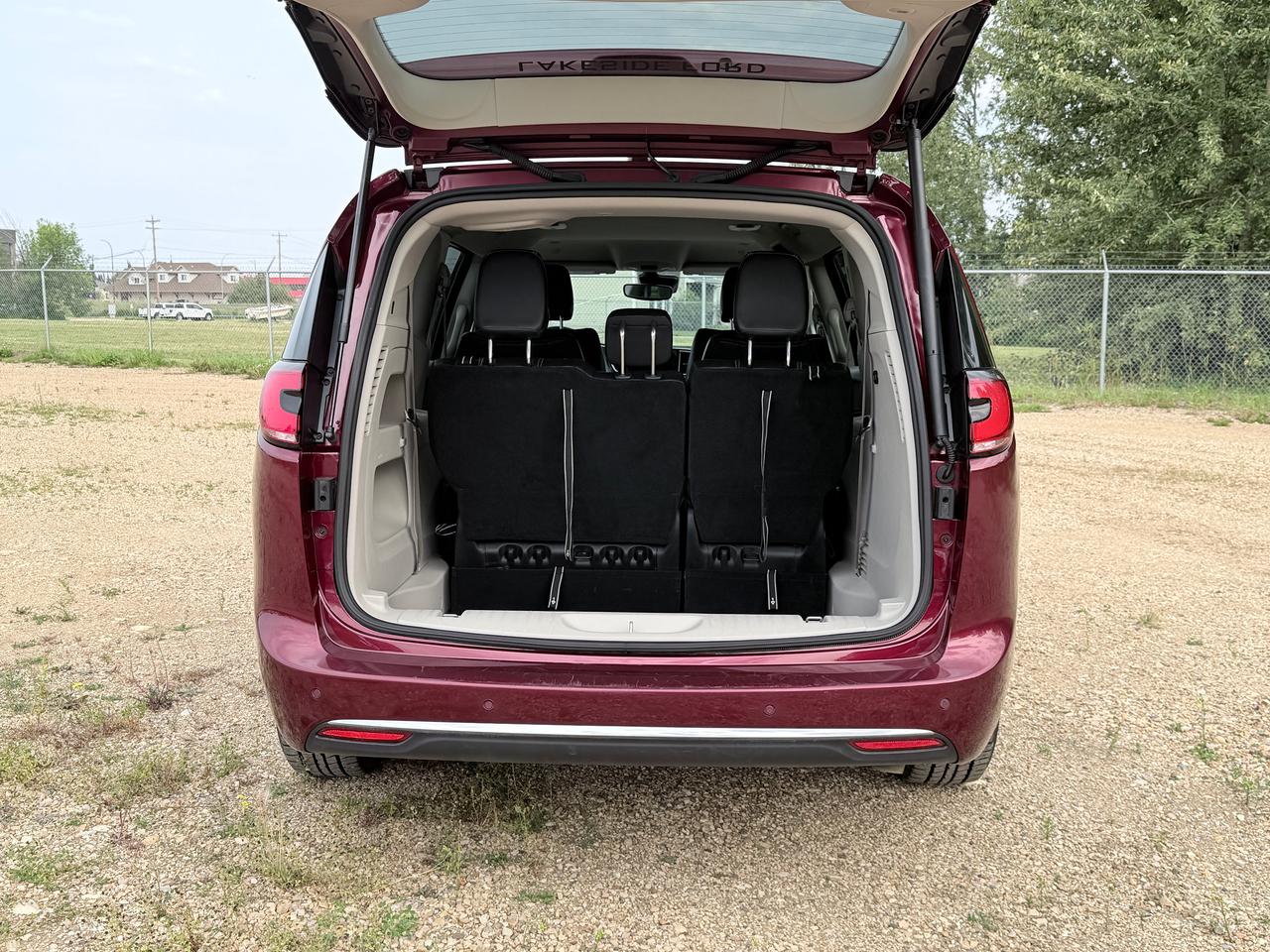 2023 Chrysler Pacifica Touring L Photo4