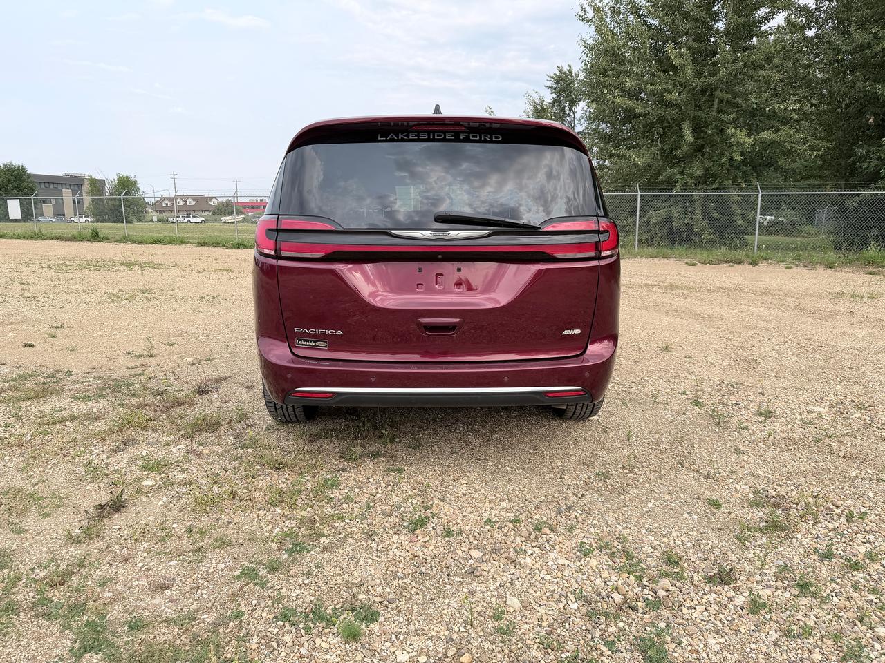 2023 Chrysler Pacifica Touring L Photo2