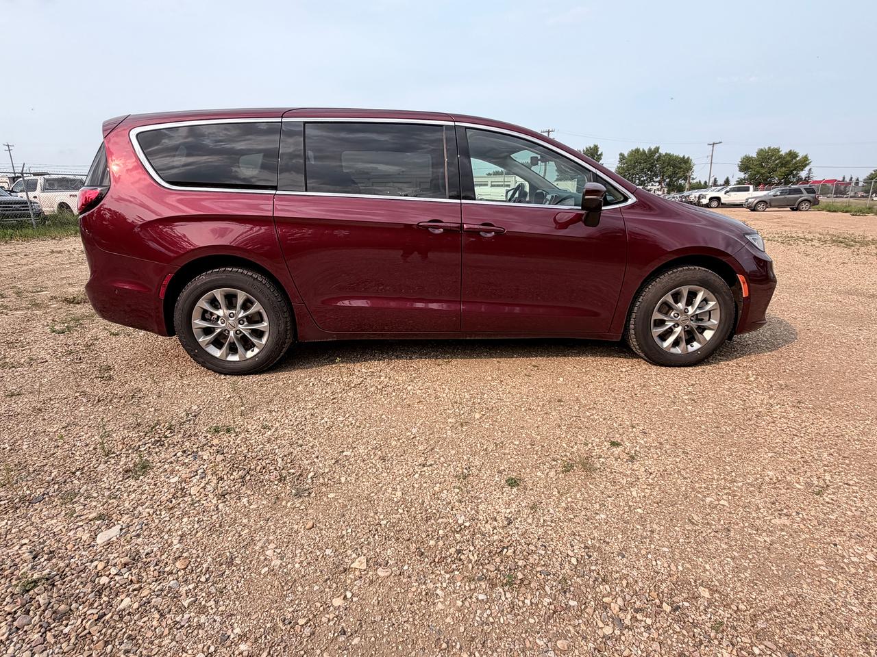 2023 Chrysler Pacifica Touring L Photo3
