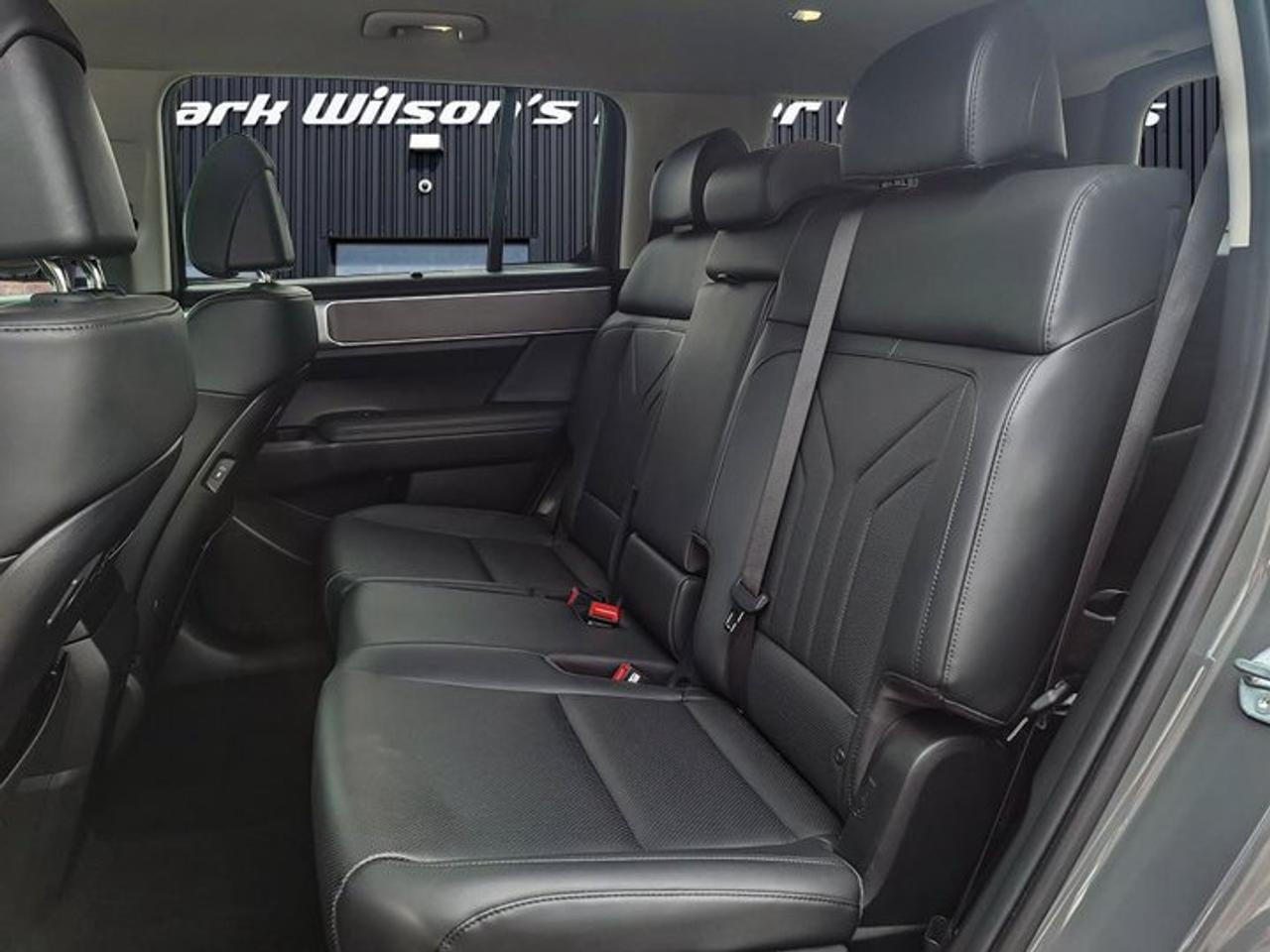 2025 Hyundai Santa Fe XRT AWD | Leather | Sunroof | 3rd Row | Smart Cruise | Heated Wheel + Seats | Power Seat | and More! Photo