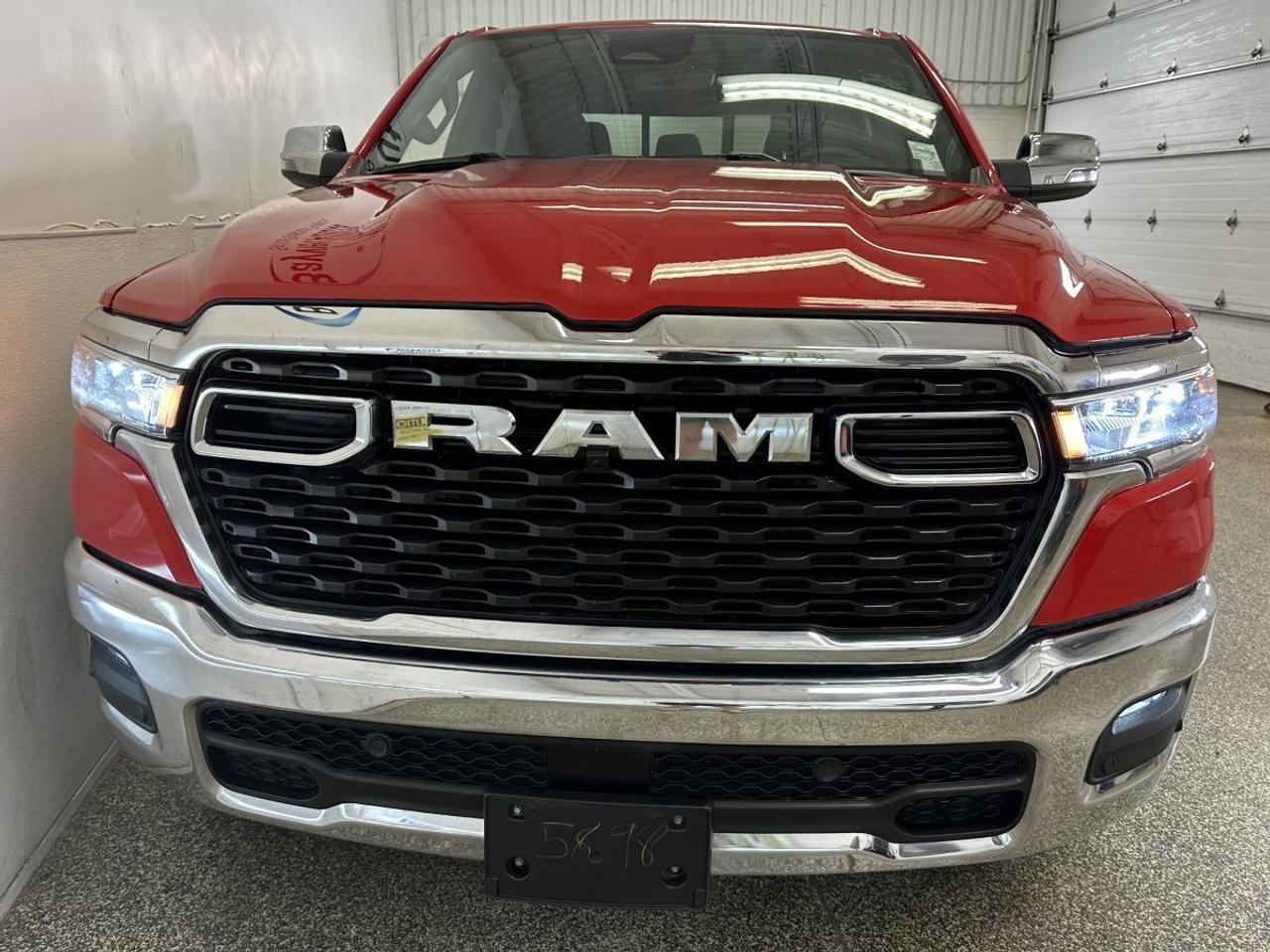2025 RAM 1500 Big Horn BIG HORN/4WD/PENNSTAR/V6/CREW/PWR SEAT/NAVI/OFF LEASE! Photo5