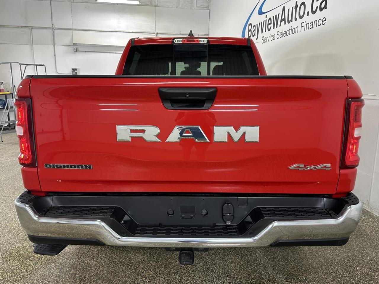 2025 RAM 1500 Big Horn BIG HORN/4WD/PENNSTAR/V6/CREW/PWR SEAT/NAVI/OFF LEASE! Photo