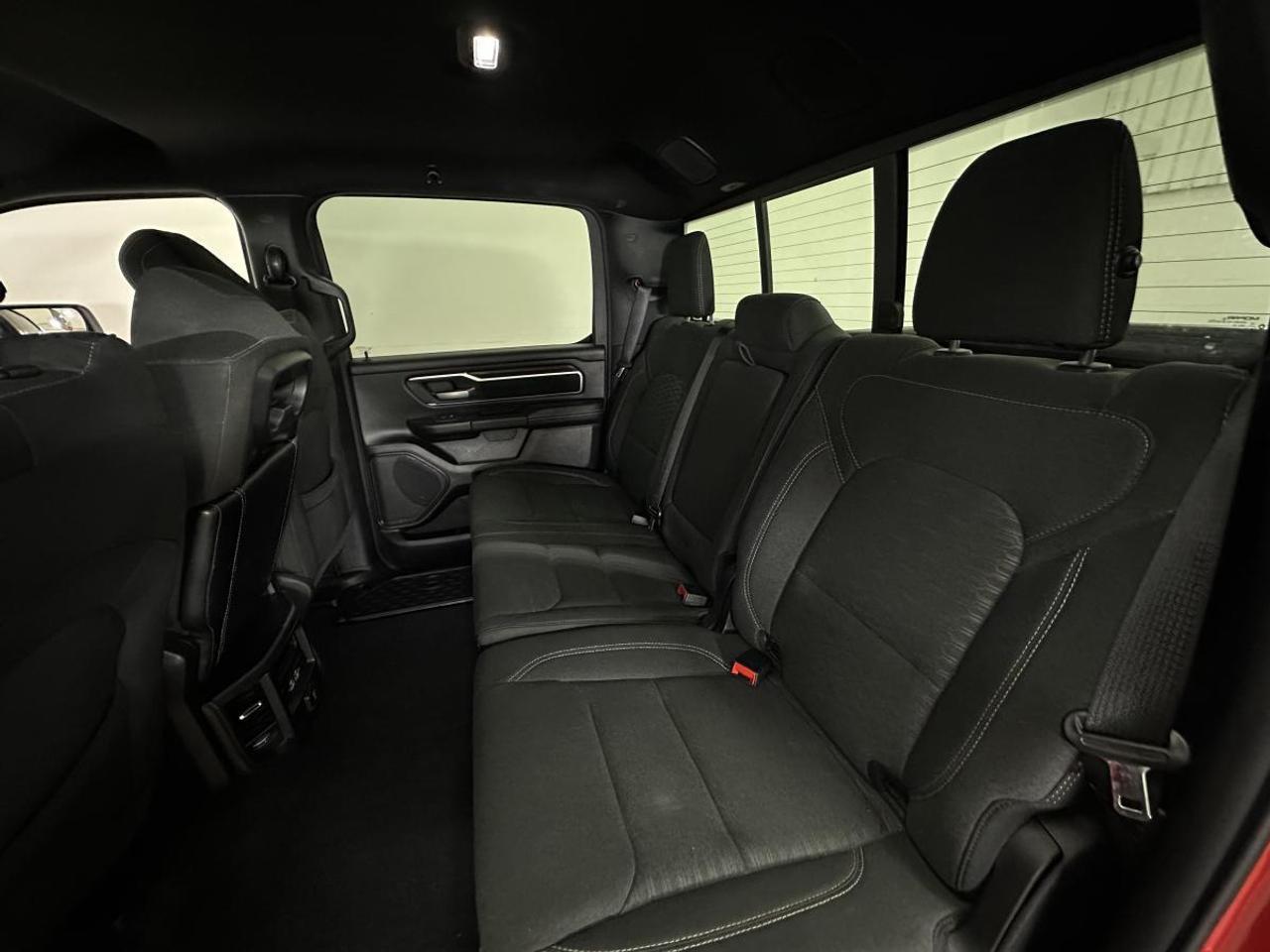 2025 RAM 1500 Big Horn BIG HORN/4WD/PENNSTAR/V6/CREW/PWR SEAT/NAVI/OFF LEASE! Photo