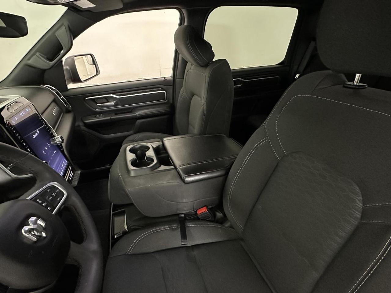 2025 RAM 1500 Big Horn BIG HORN/4WD/PENNSTAR/V6/CREW/PWR SEAT/NAVI/OFF LEASE! Photo