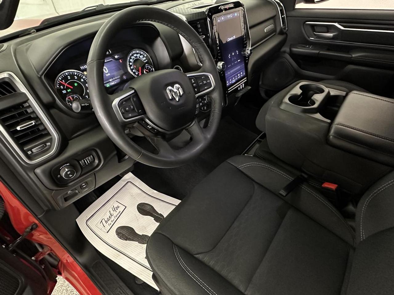 2025 RAM 1500 Big Horn BIG HORN/4WD/PENNSTAR/V6/CREW/PWR SEAT/NAVI/OFF LEASE! Photo