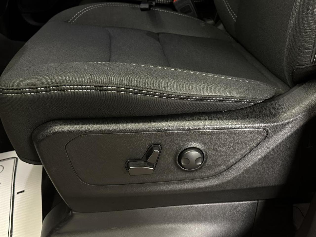 2025 RAM 1500 Big Horn BIG HORN/4WD/PENNSTAR/V6/CREW/PWR SEAT/NAVI/OFF LEASE! Photo