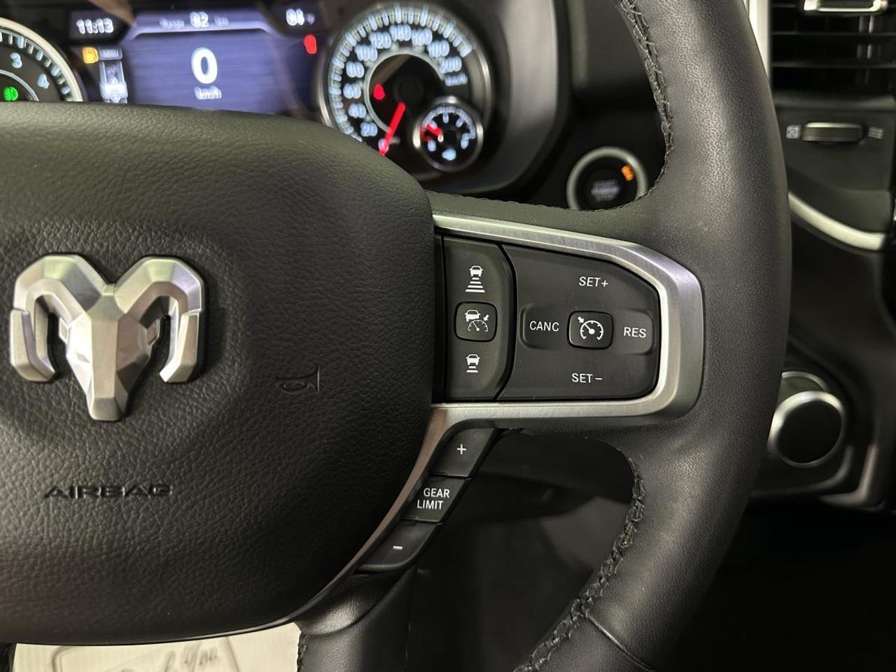2025 RAM 1500 Big Horn BIG HORN/4WD/PENNSTAR/V6/CREW/PWR SEAT/NAVI/OFF LEASE! Photo