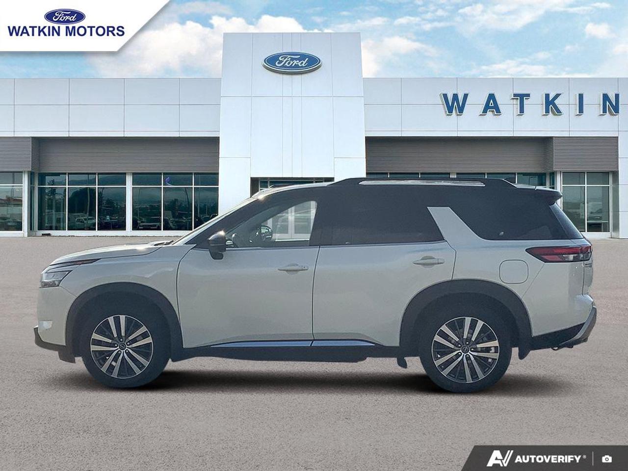 2022 Nissan Pathfinder Platinum Photo1