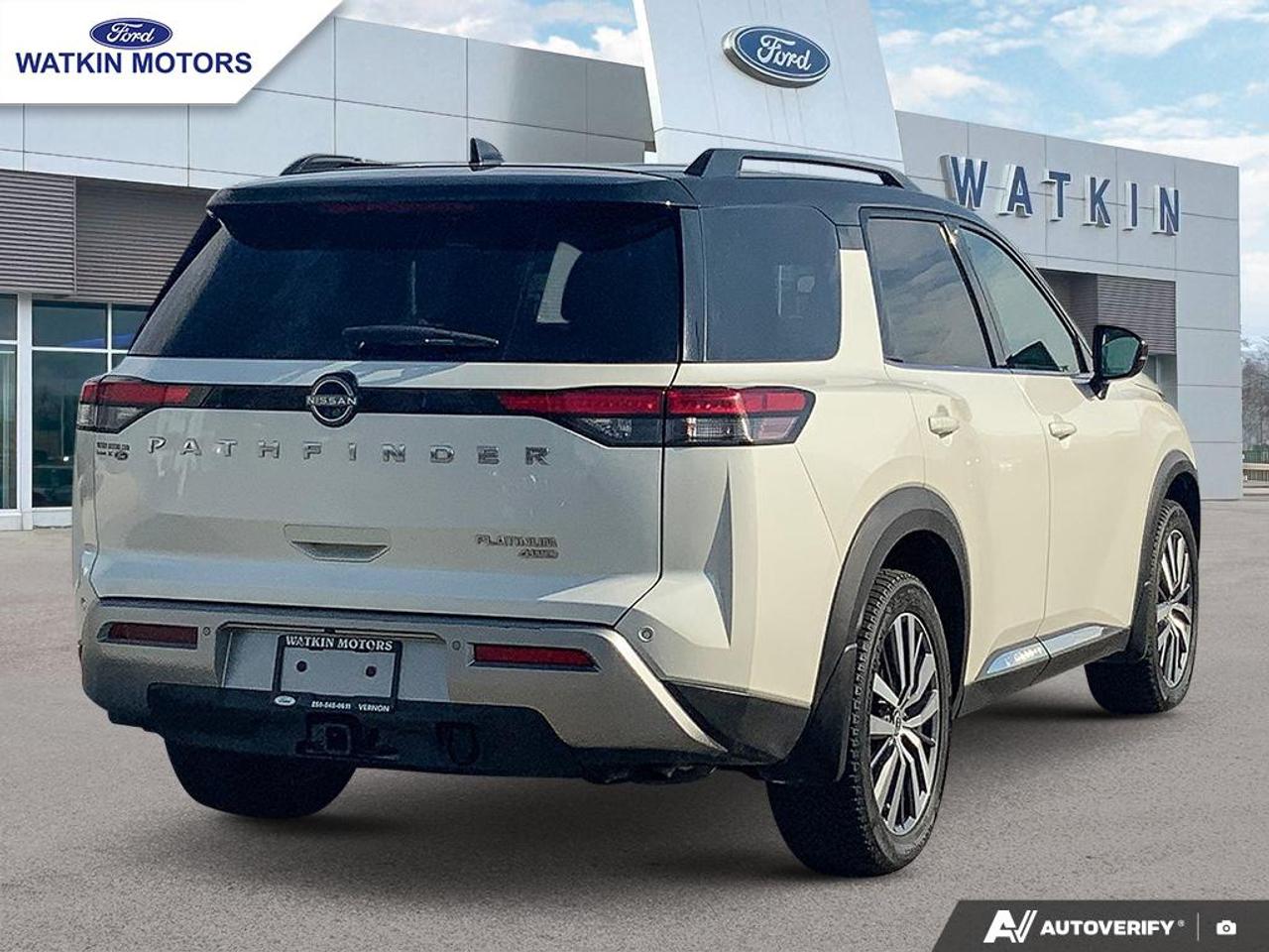 2022 Nissan Pathfinder Platinum Photo4
