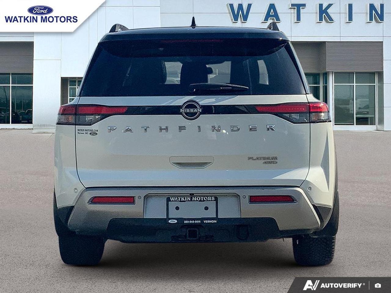 2022 Nissan Pathfinder Platinum Photo3
