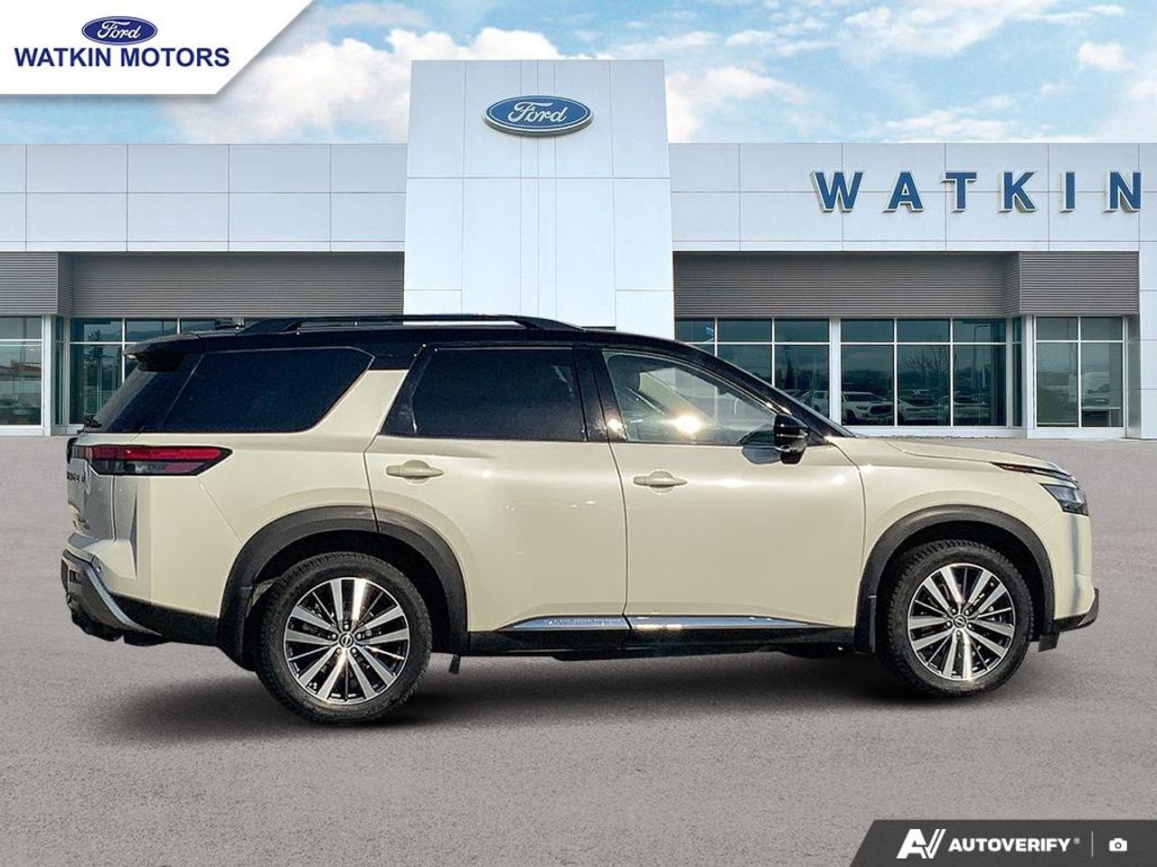 2022 Nissan Pathfinder Platinum Photo5
