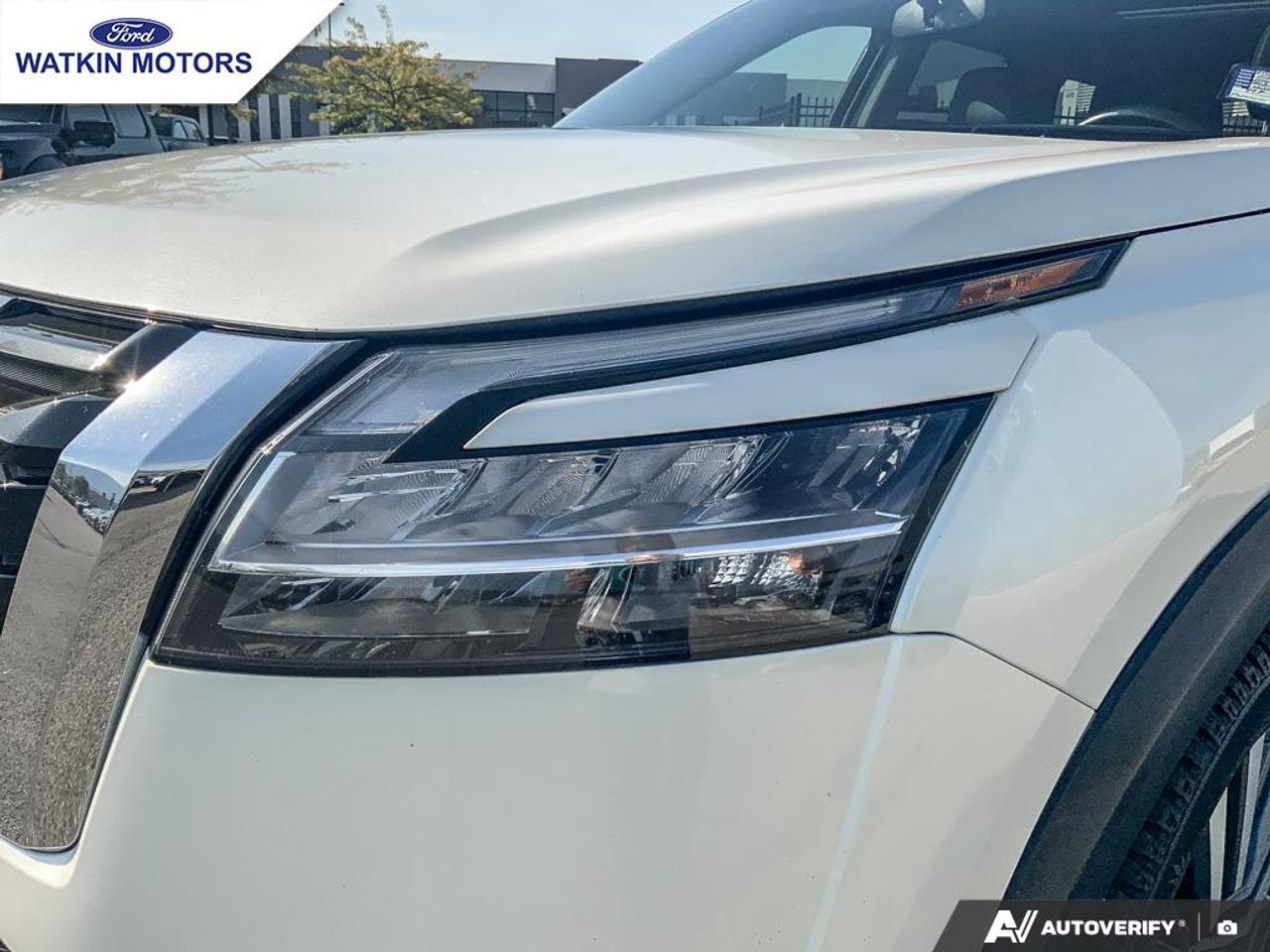 2022 Nissan Pathfinder Platinum Photo10