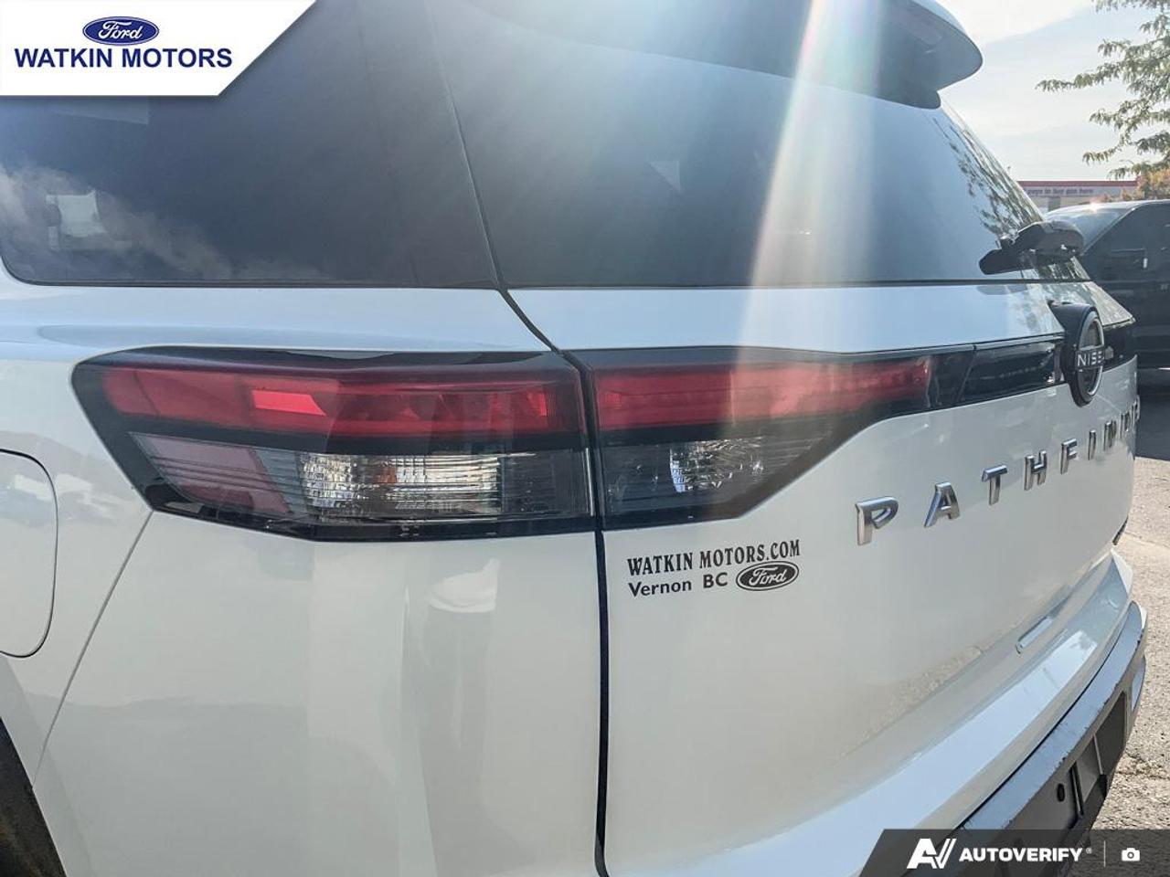 2022 Nissan Pathfinder Platinum Photo13