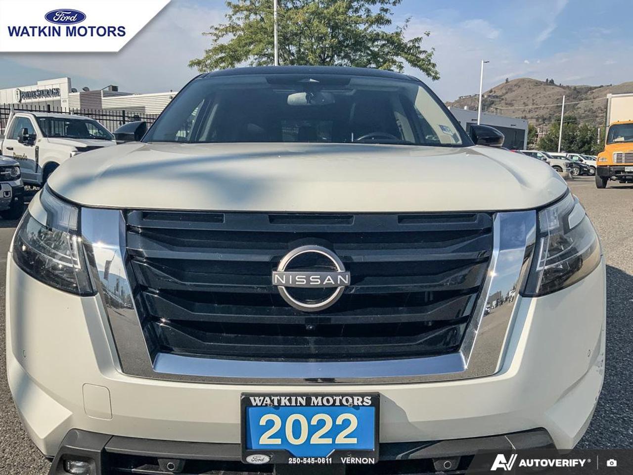 2022 Nissan Pathfinder Platinum Photo11