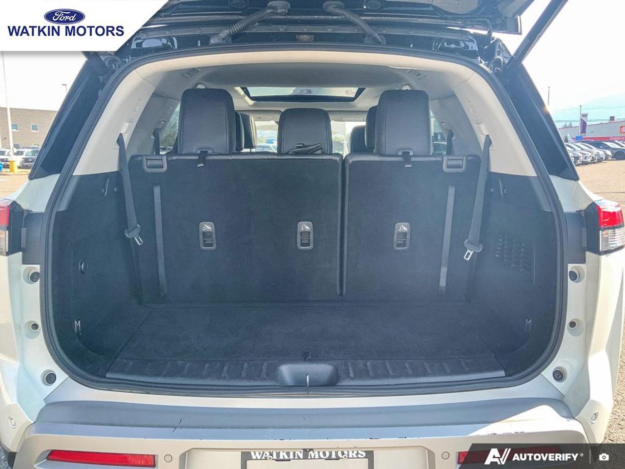 2022 Nissan Pathfinder Platinum Photo14