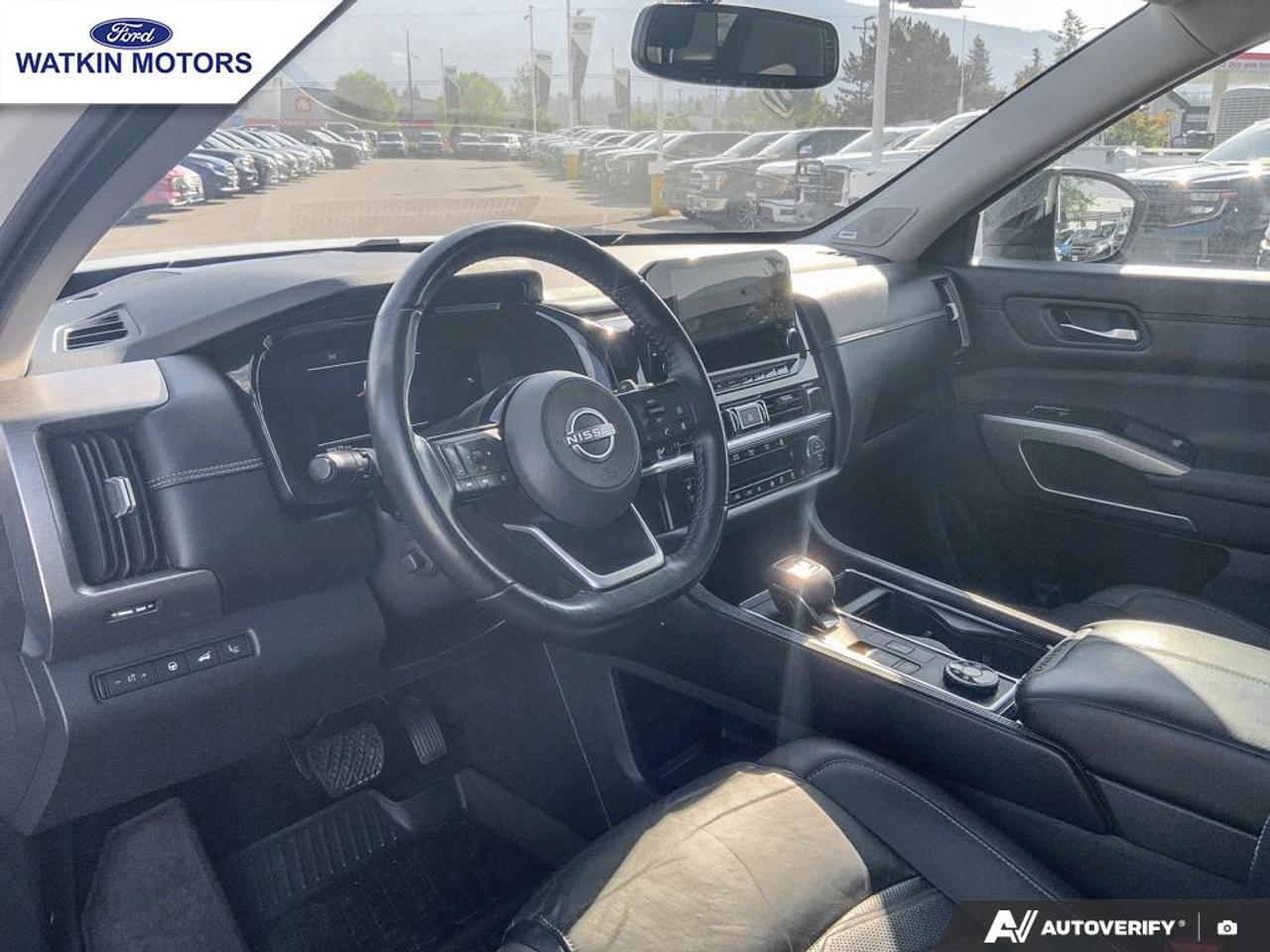 2022 Nissan Pathfinder Platinum Photo15