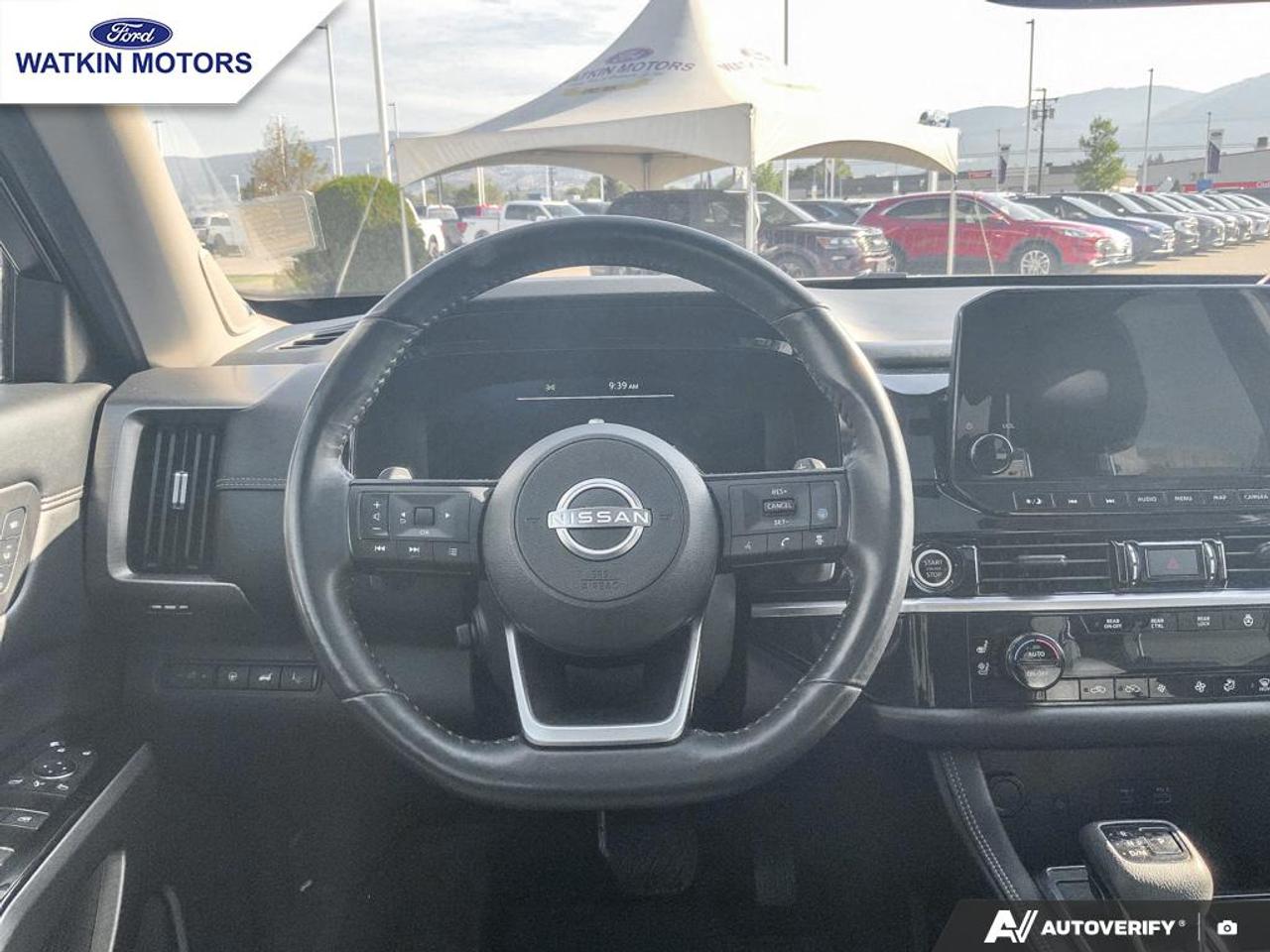 2022 Nissan Pathfinder Platinum Photo16