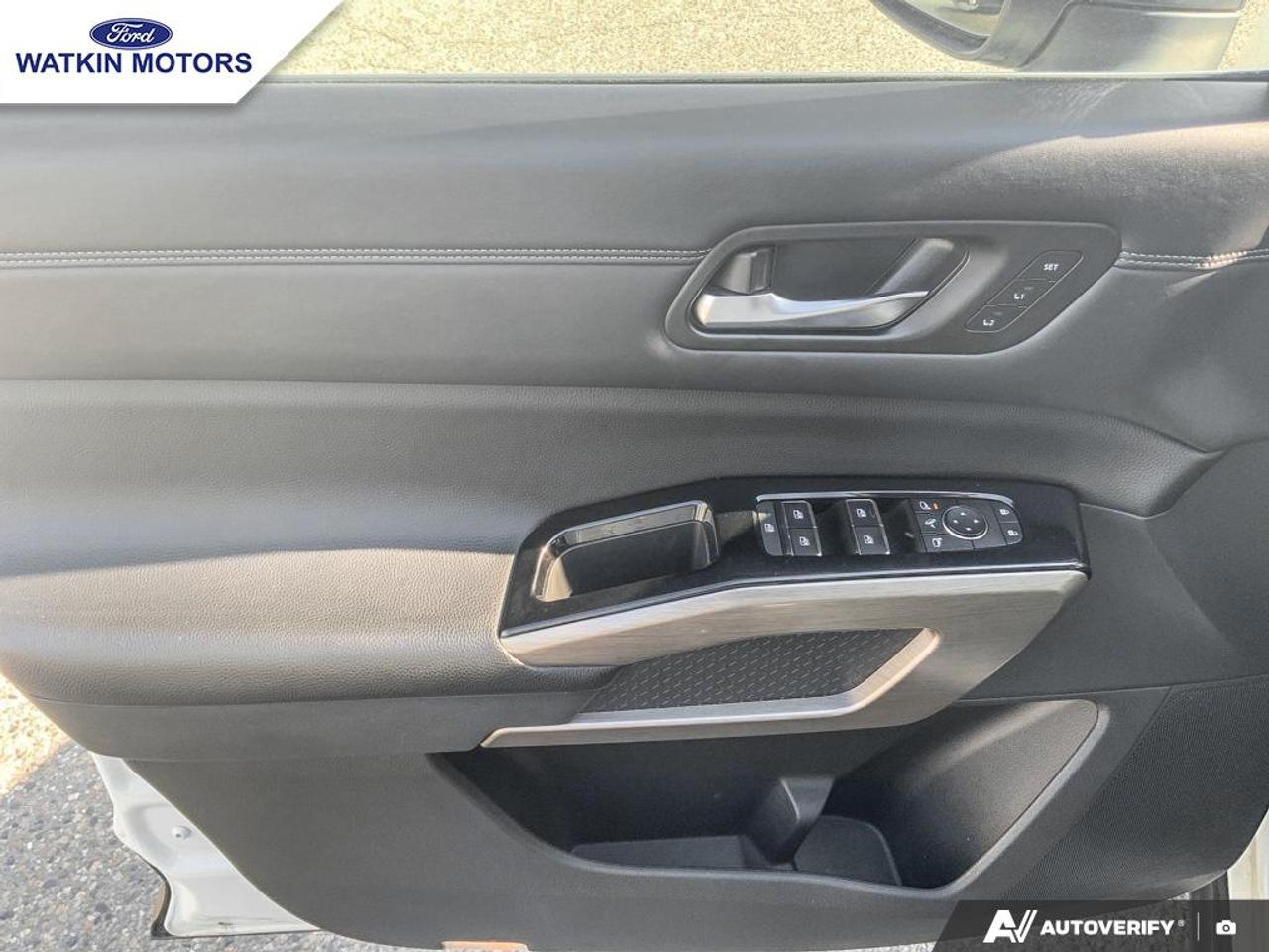 2022 Nissan Pathfinder Platinum Photo19