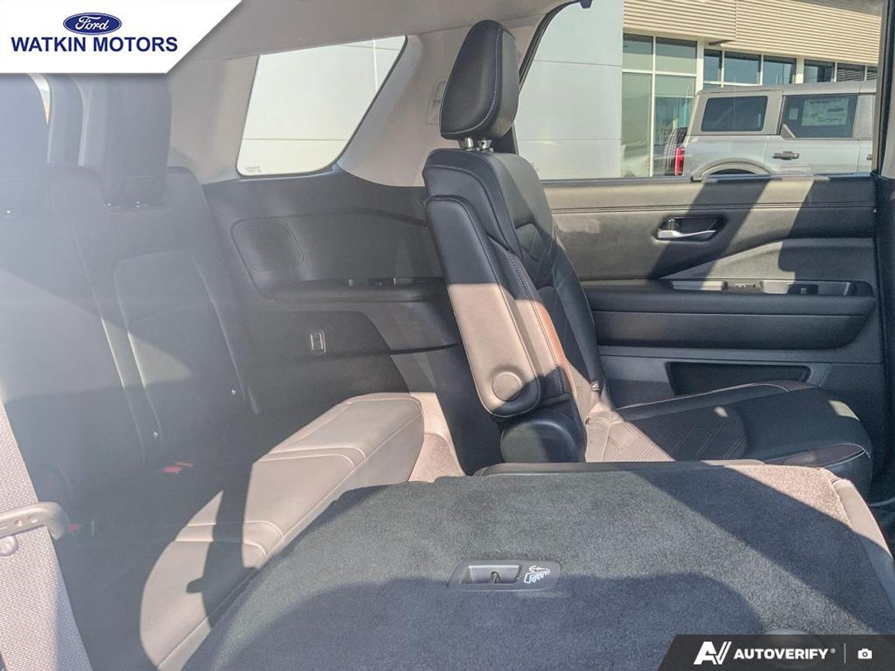2022 Nissan Pathfinder Platinum Photo25