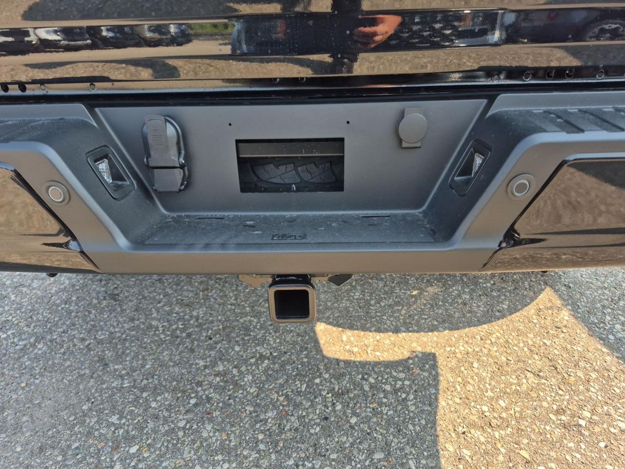 2026 Ford F-150 Lariat 4WD SuperCrew 5.5' Box Photo4