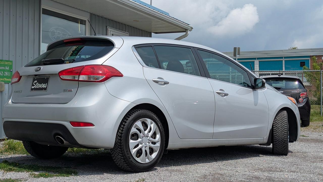 2016 Kia Forte5 EX Photo4