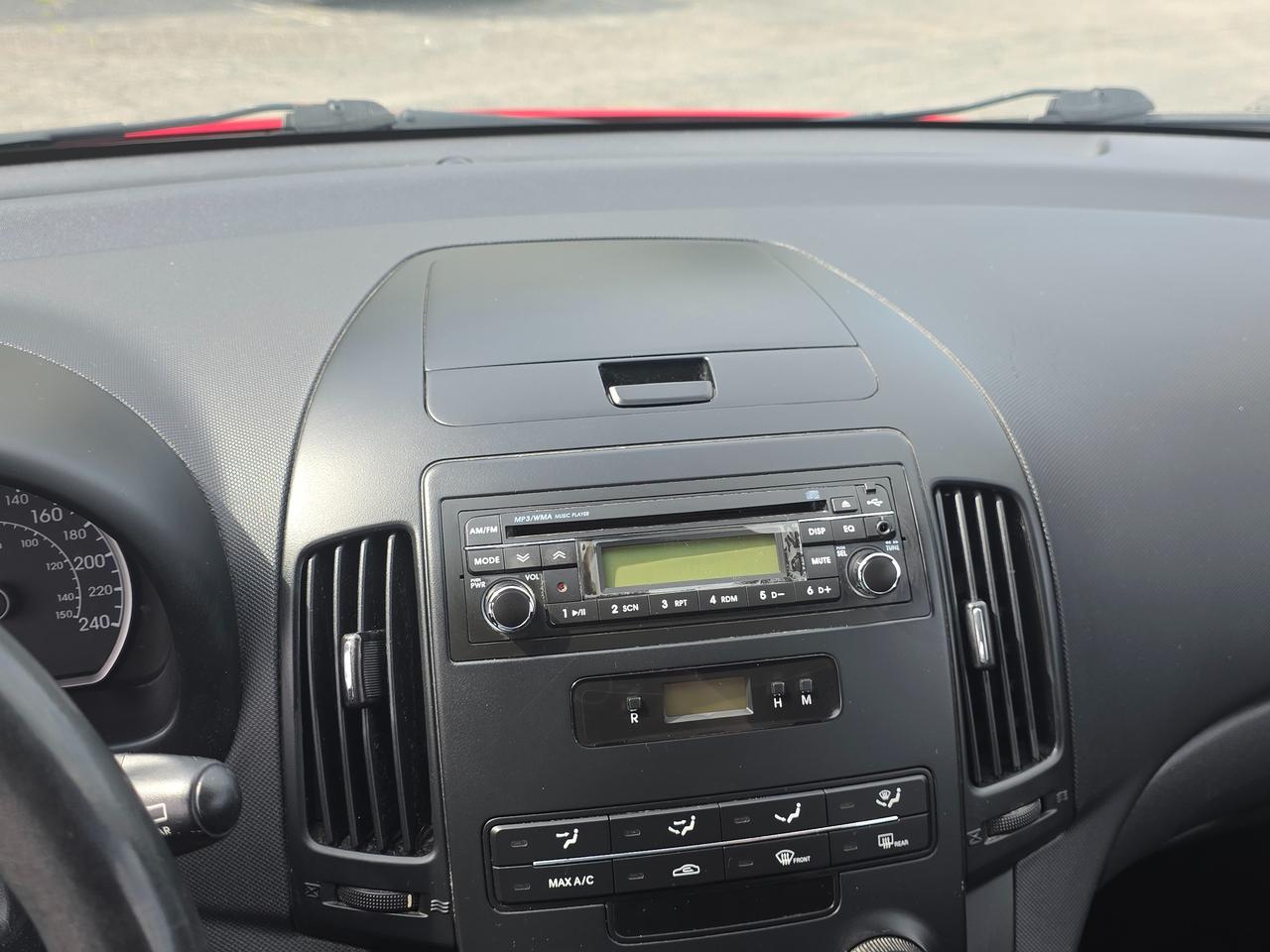2011 Hyundai Elantra Touring GL *SPACIOUS AND FUEL EFFICIENT* Photo