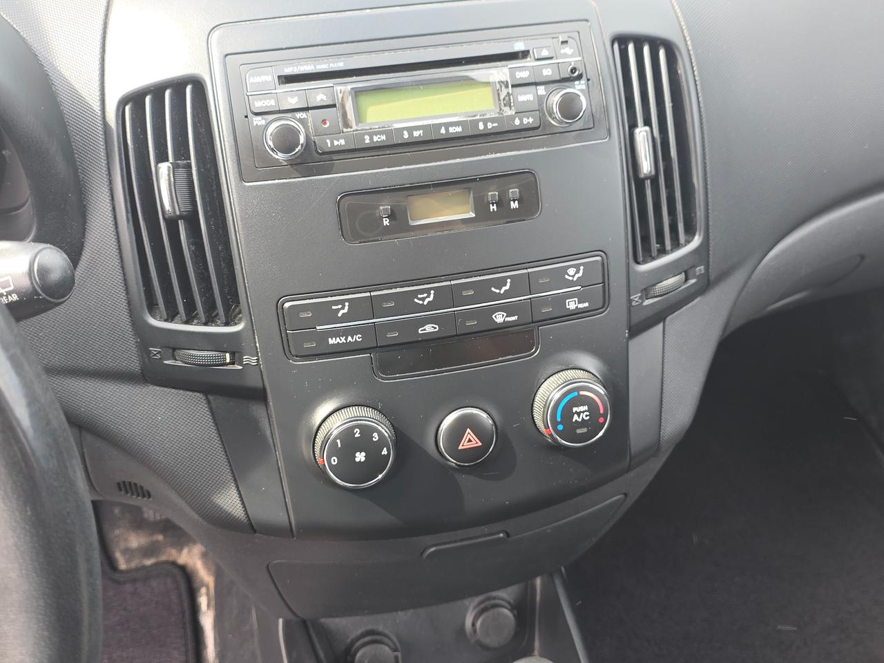 2011 Hyundai Elantra Touring GL *SPACIOUS AND FUEL EFFICIENT* Photo