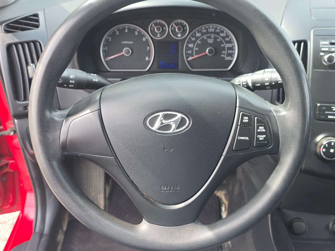 2011 Hyundai Elantra Touring GL *SPACIOUS AND FUEL EFFICIENT* Photo