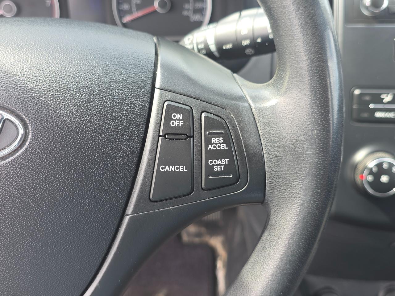 2011 Hyundai Elantra Touring GL *SPACIOUS AND FUEL EFFICIENT* Photo