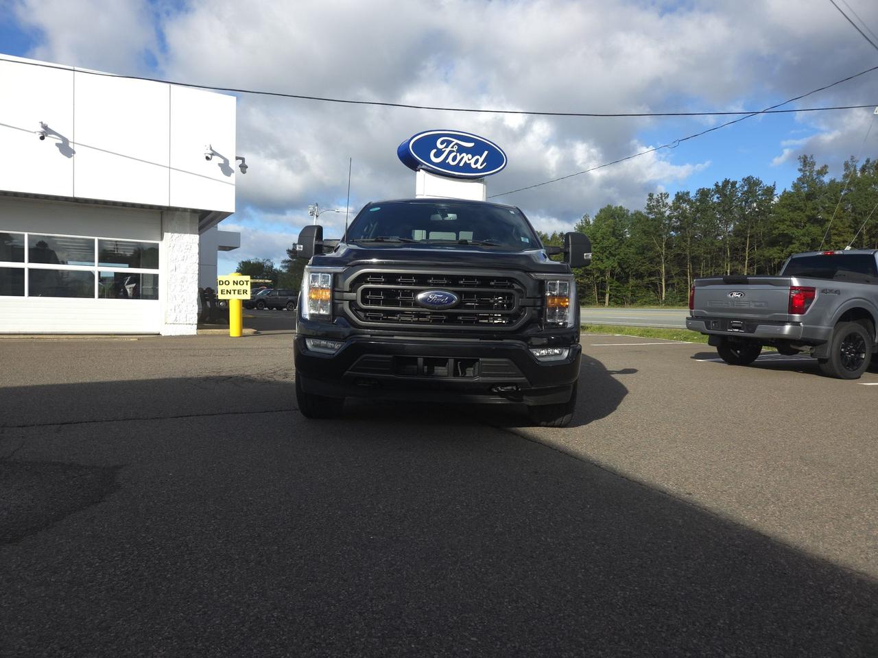 2023 Ford F-150 XLT SUPERCREW 4X4 W/ 6.5 BOX / FX4 Photo1