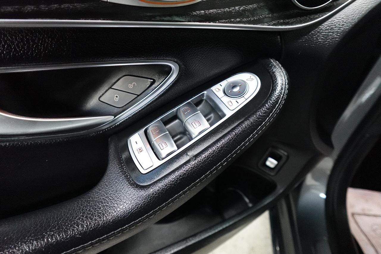 2018 Mercedes-Benz C-Class C 300, 4 MATIC.NO ACCIDENT. PANO ROOF,NAVI Photo