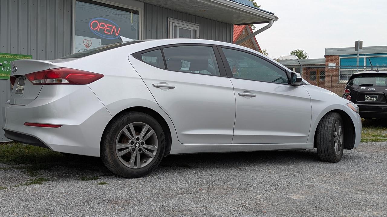 2018 Hyundai Elantra GL AUTO Photo4