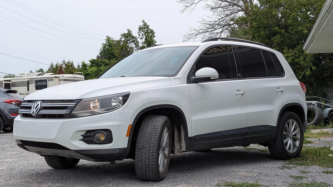2017 Volkswagen Tiguan 4MOTION 4dr Wolfsburg Edition Photo2