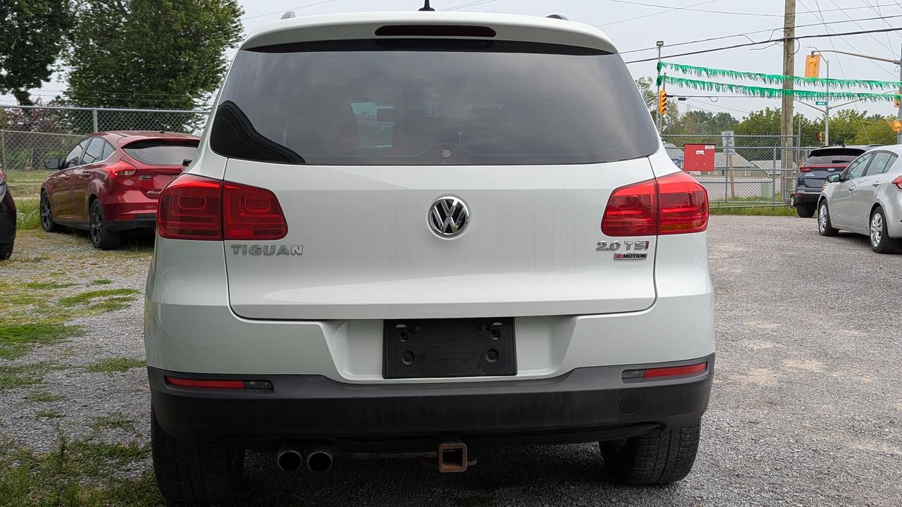 2017 Volkswagen Tiguan 4MOTION 4dr Wolfsburg Edition Photo3