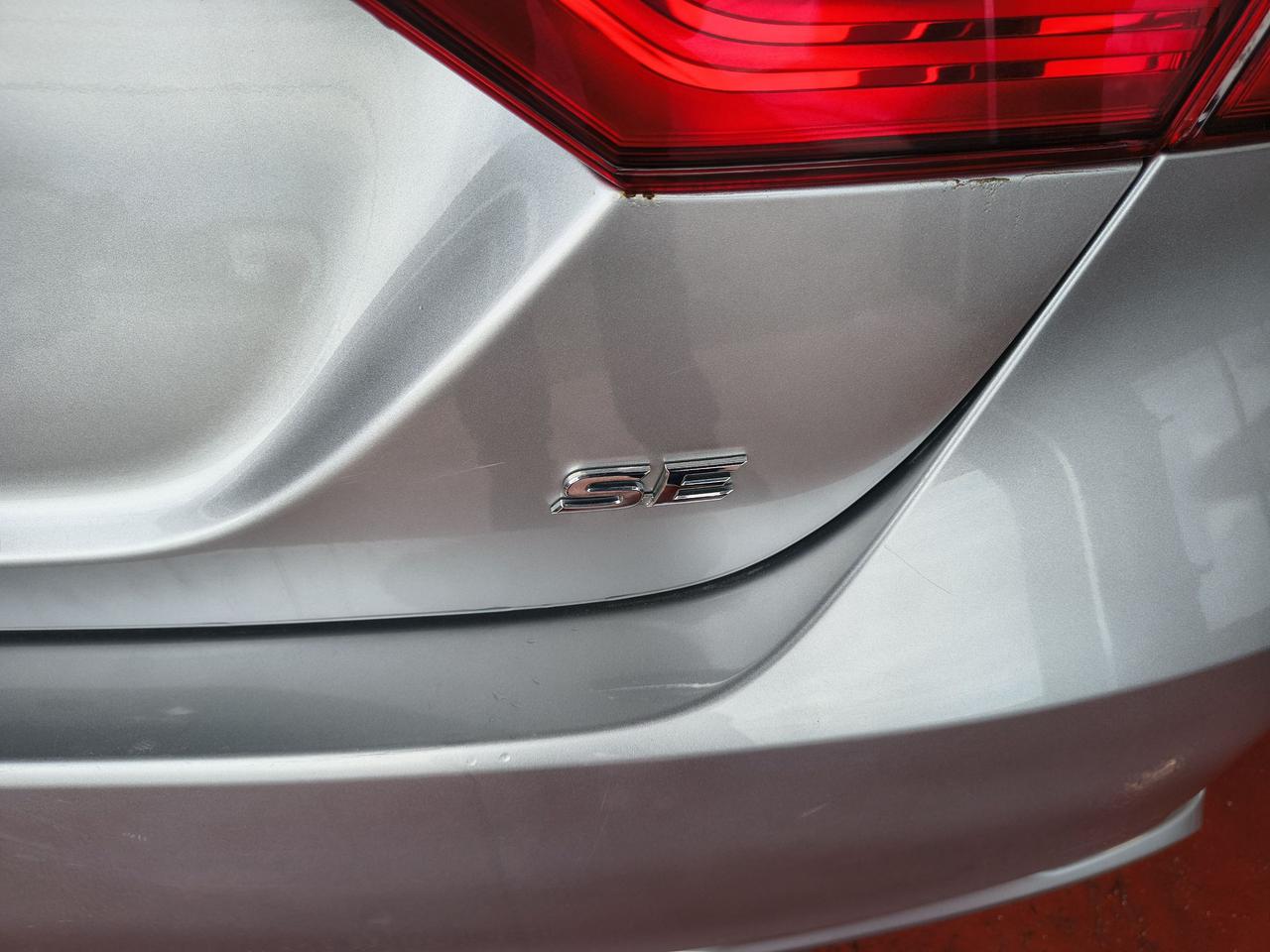 2024 Toyota Camry SE Photo0