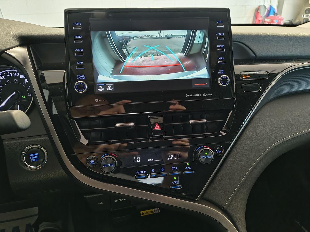 2024 Toyota Camry SE Photo