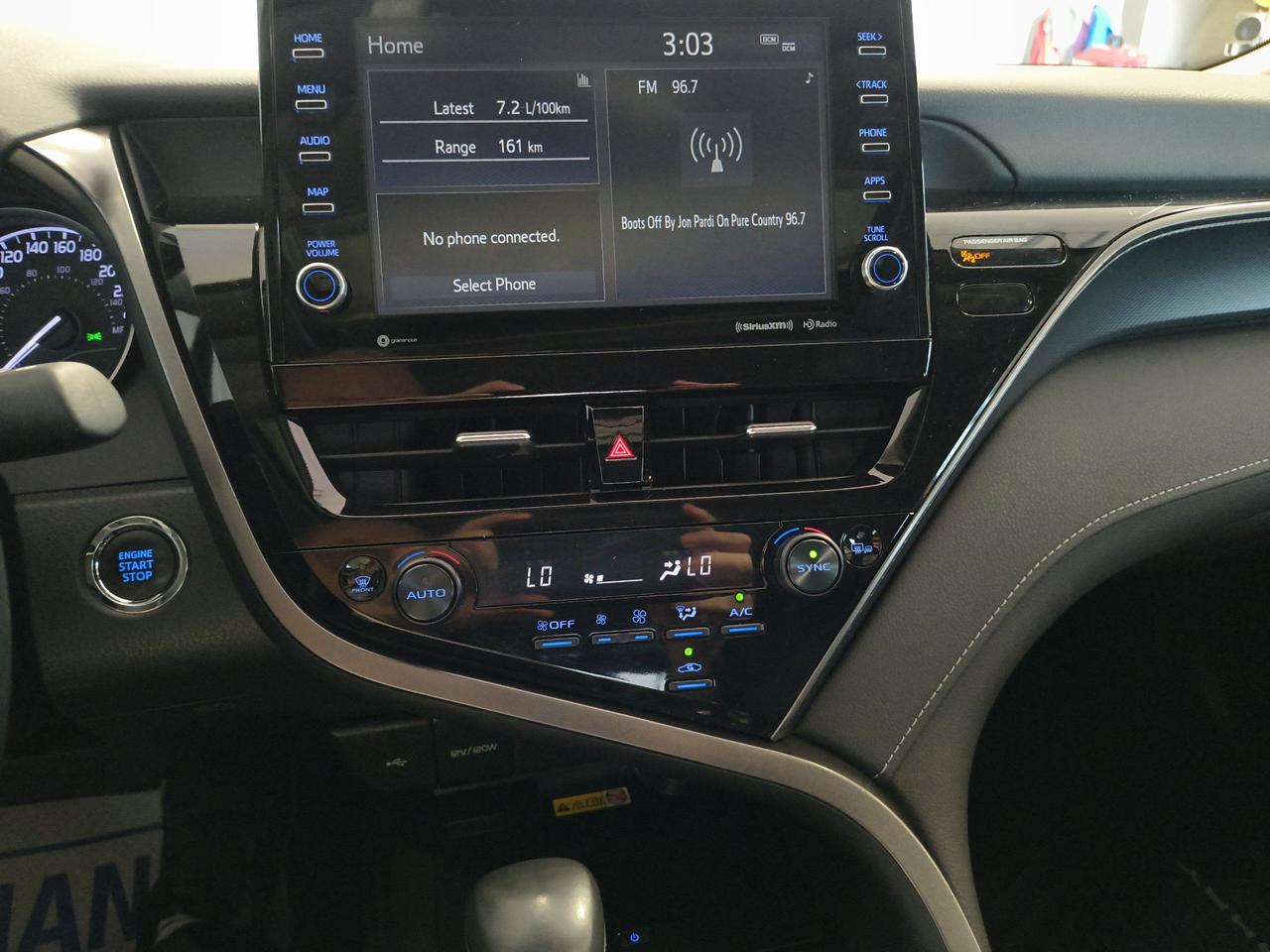 2024 Toyota Camry SE Photo0