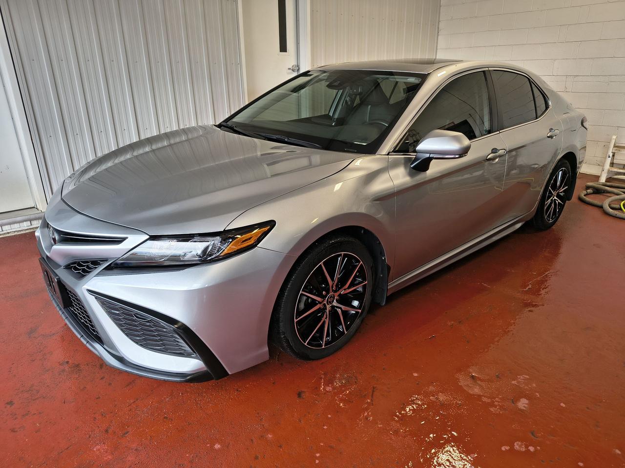2024 Toyota Camry SE Photo0