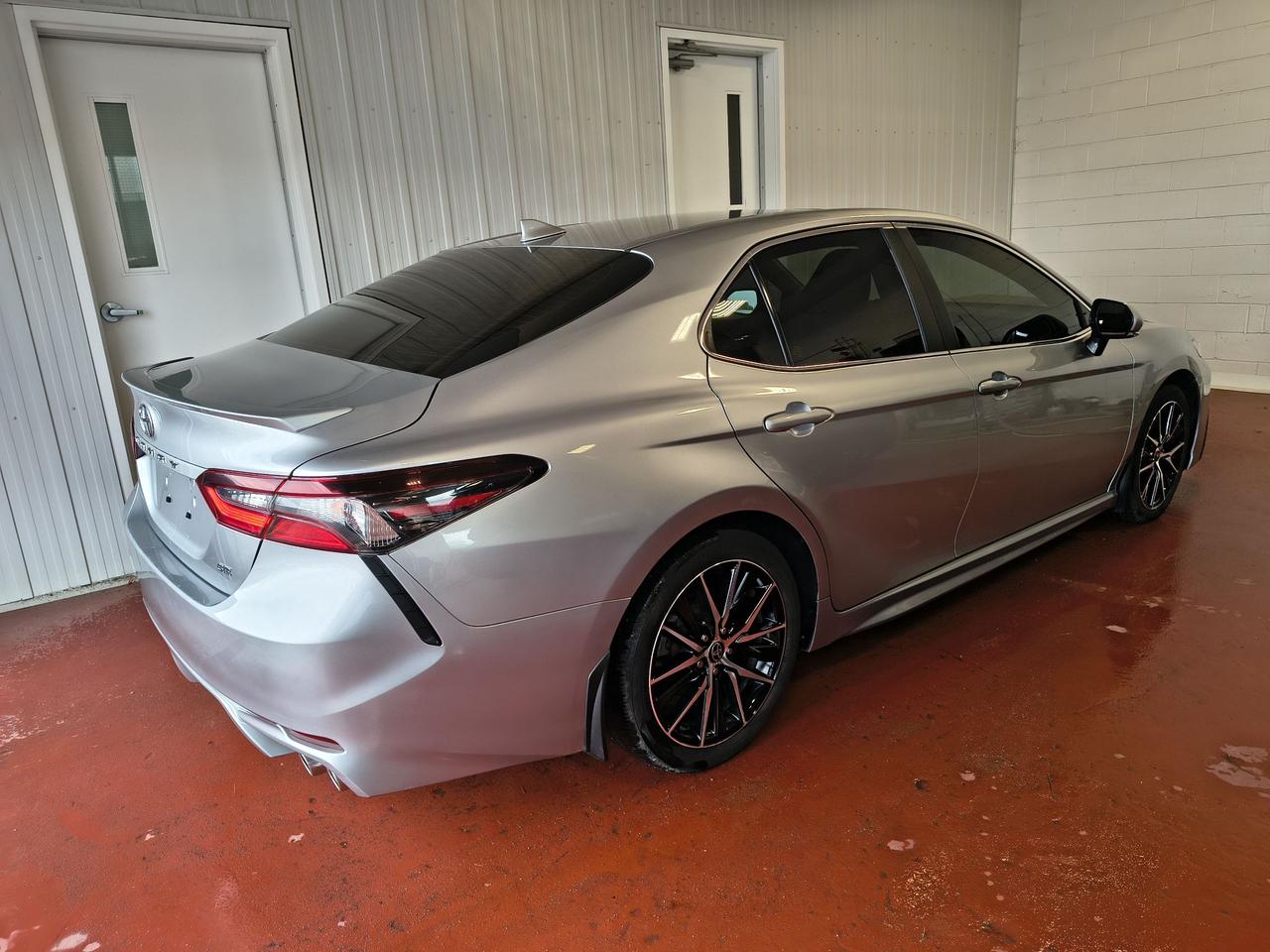 2024 Toyota Camry SE Photo0