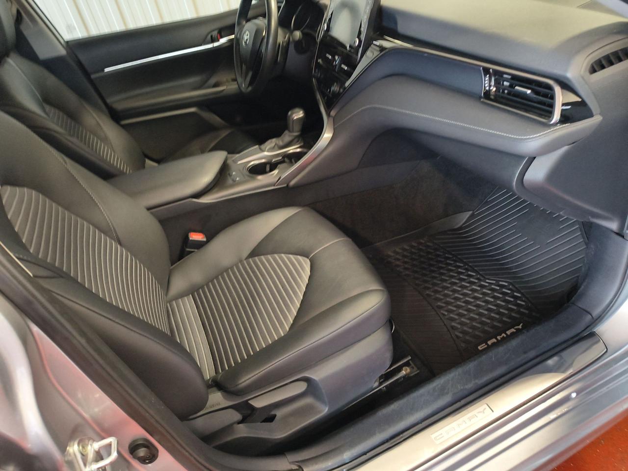 2024 Toyota Camry SE Photo0