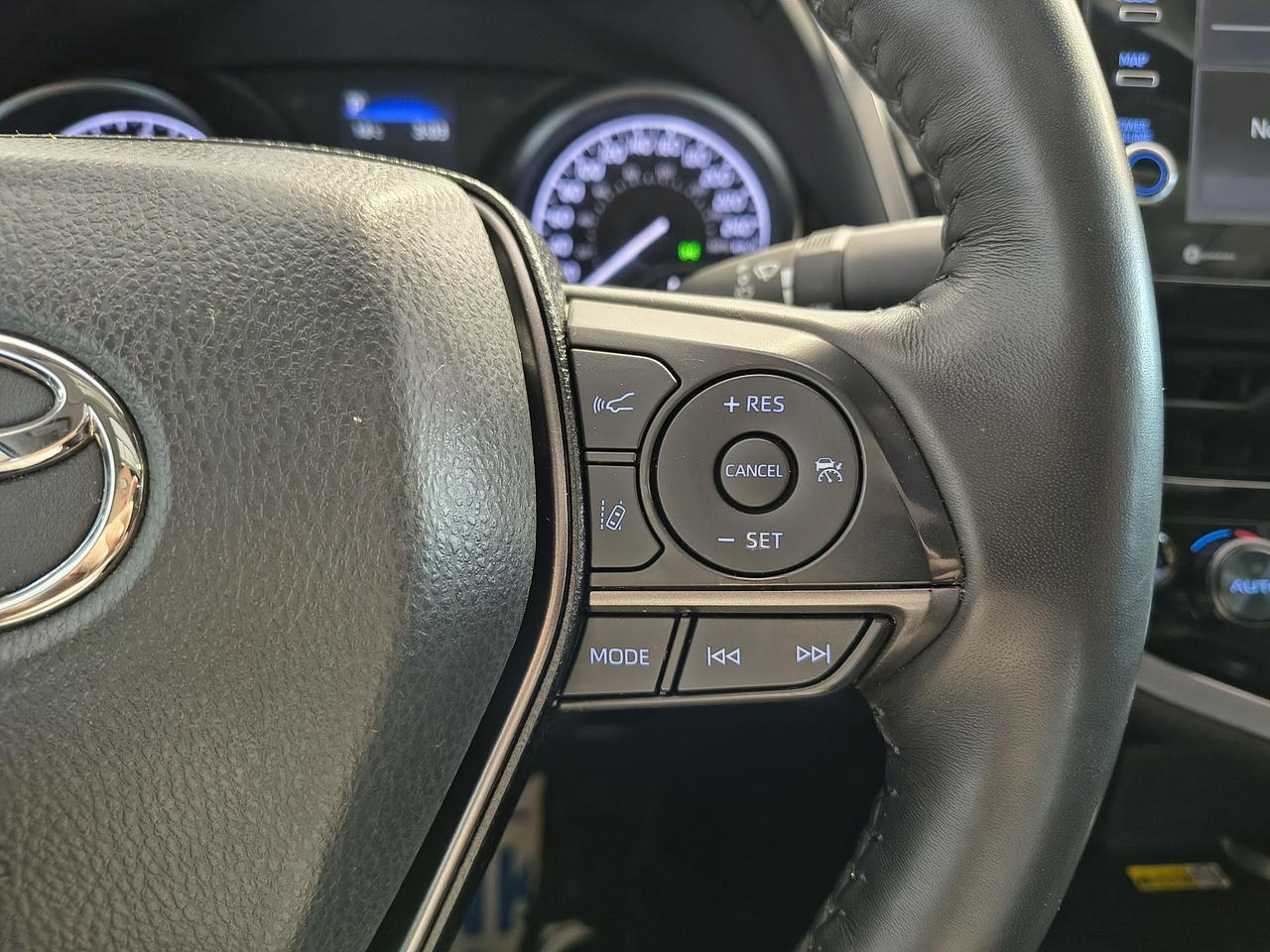 2024 Toyota Camry SE Photo0