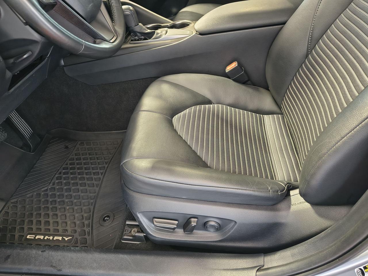 2024 Toyota Camry SE Photo0