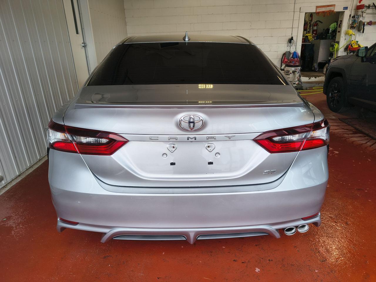 2024 Toyota Camry SE Photo0