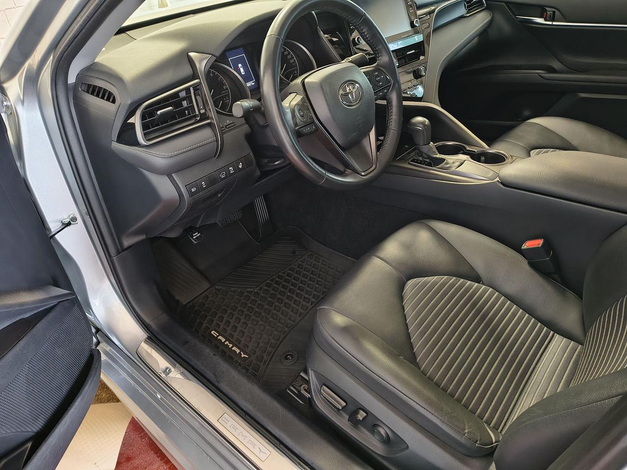 2024 Toyota Camry SE Photo0