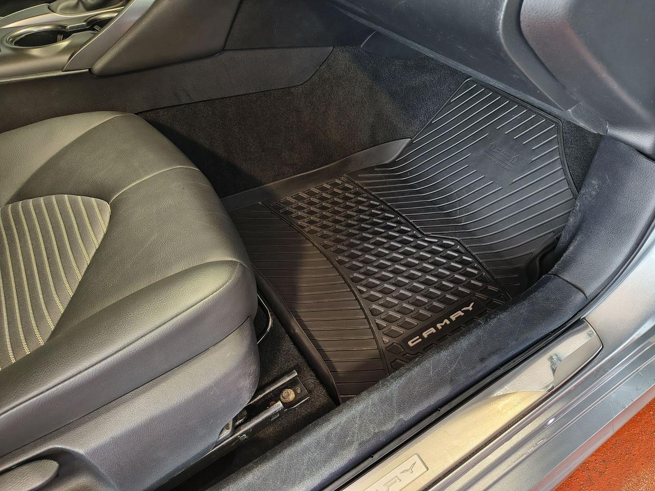 2024 Toyota Camry SE Photo0