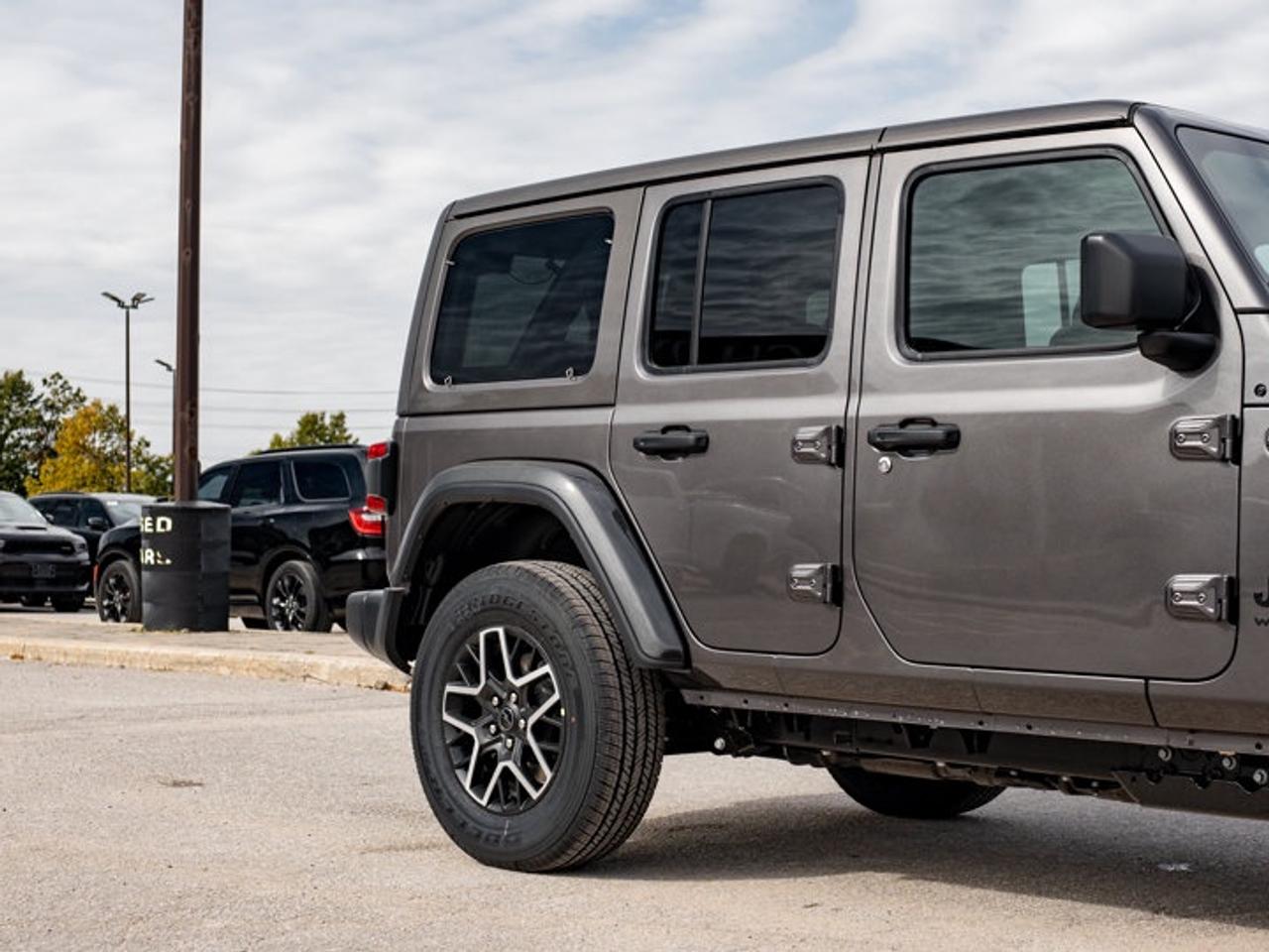 2027 Jeep Wrangler Sahara Photo