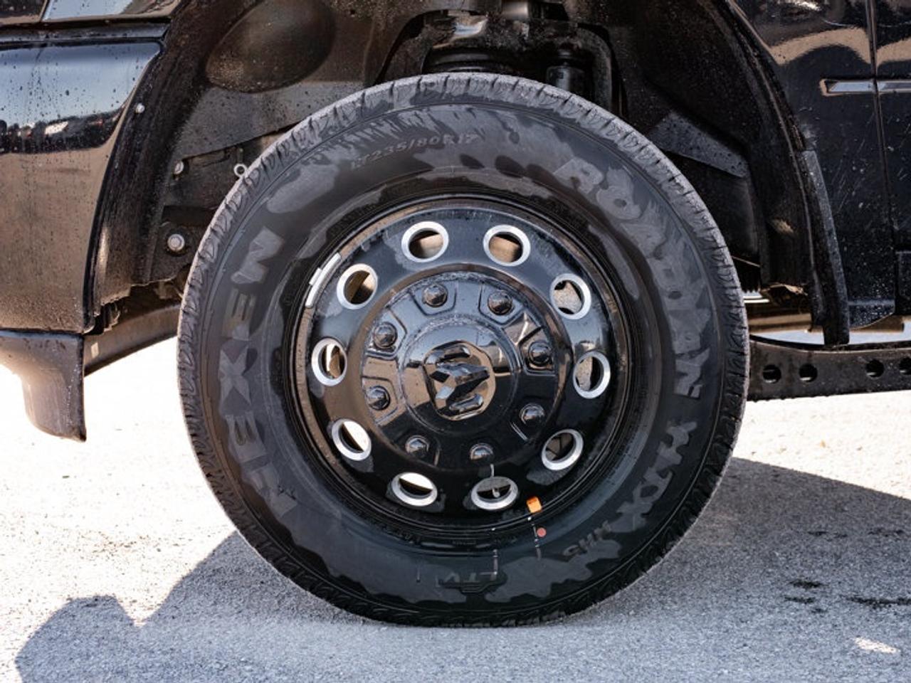 2027 RAM 3500 Big Horn Photo