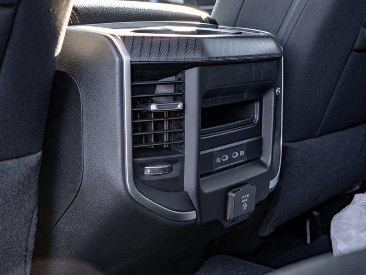2027 RAM 3500 Big Horn Photo