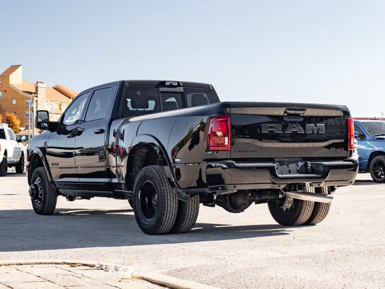2027 RAM 3500 Limited Photo