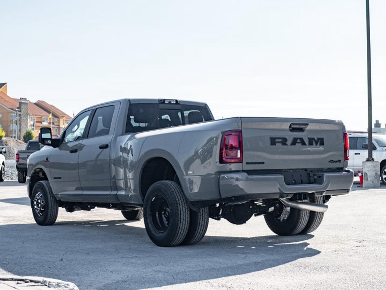 2027 RAM 3500 Big Horn Photo